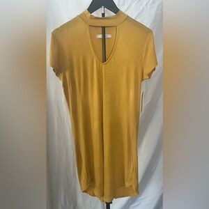 Adam Levine Collection Mustard Short Sleeve Top